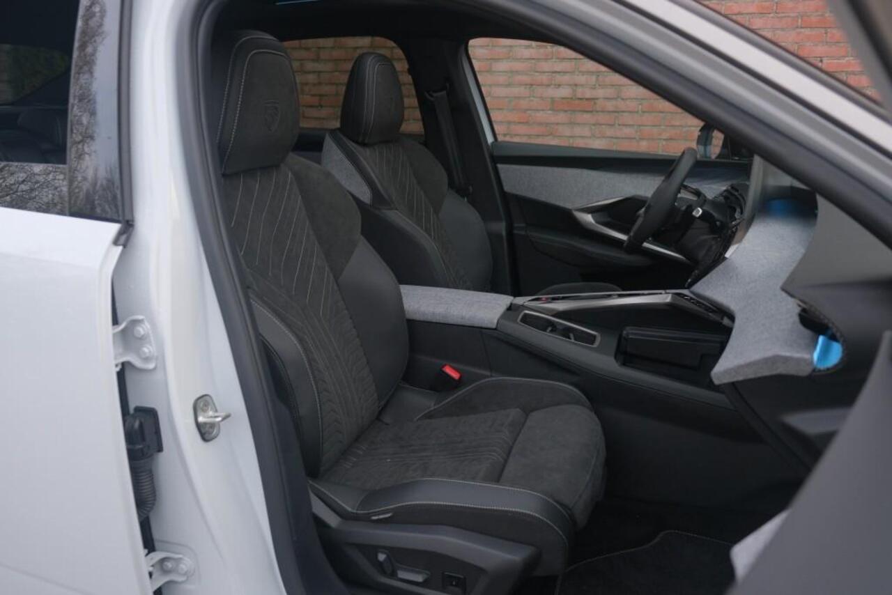 Peugeot 3008 1.2 Hybrid 145pk e-DCS6 GT | Navi | App Connect | Adaptive Cruise | Camera | Panoramadak | FOCAL® Audio | Elektrische Achterklep | Winter Pakket