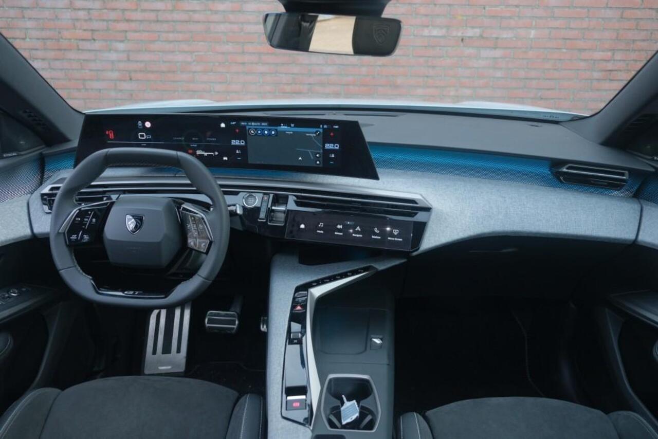 Peugeot 3008 1.2 Hybrid 145pk e-DCS6 GT | Navi | App Connect | Adaptive Cruise | Camera | Panoramadak | FOCAL® Audio | Elektrische Achterklep | Winter Pakket