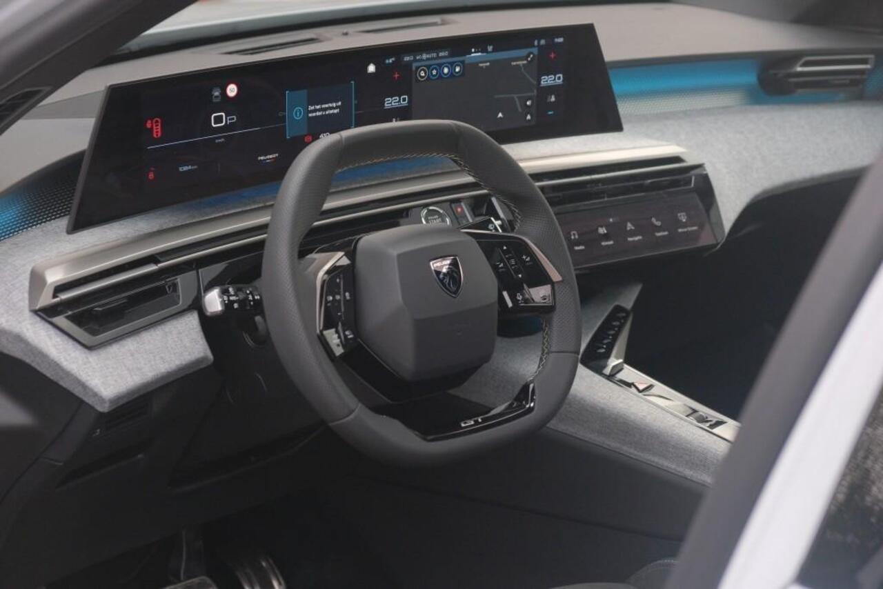 Peugeot 3008 1.2 Hybrid 145pk e-DCS6 GT | Navi | App Connect | Adaptive Cruise | Camera | Panoramadak | FOCAL® Audio | Elektrische Achterklep | Winter Pakket