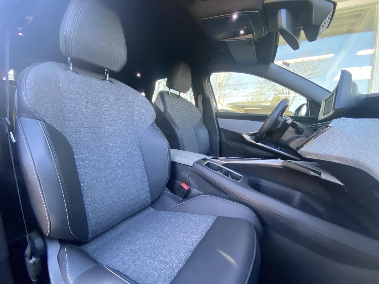 Peugeot 3008 1.2 Hybrid 145 Allure | Automaat | Achteruitrij camera | Apple carplay | Electronic climate controle | Parkeersensoren achter |