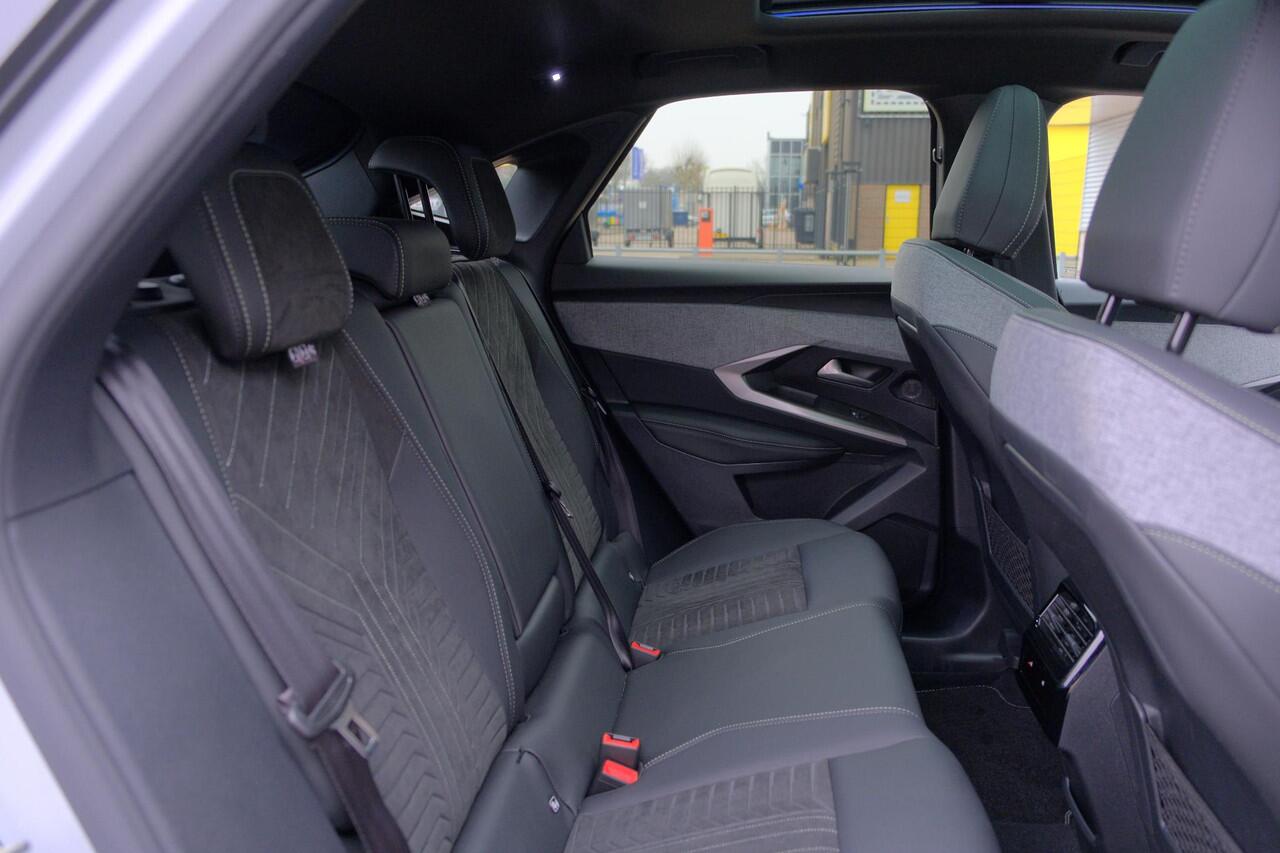 Peugeot 3008 1.2 Hybrid 145pk e-DCS6 GT | Navi | App Connect | Adaptive Cruise | Camera | Panoramadak | FOCAL® Audio | Elektrische Achterklep | Winter Pakket