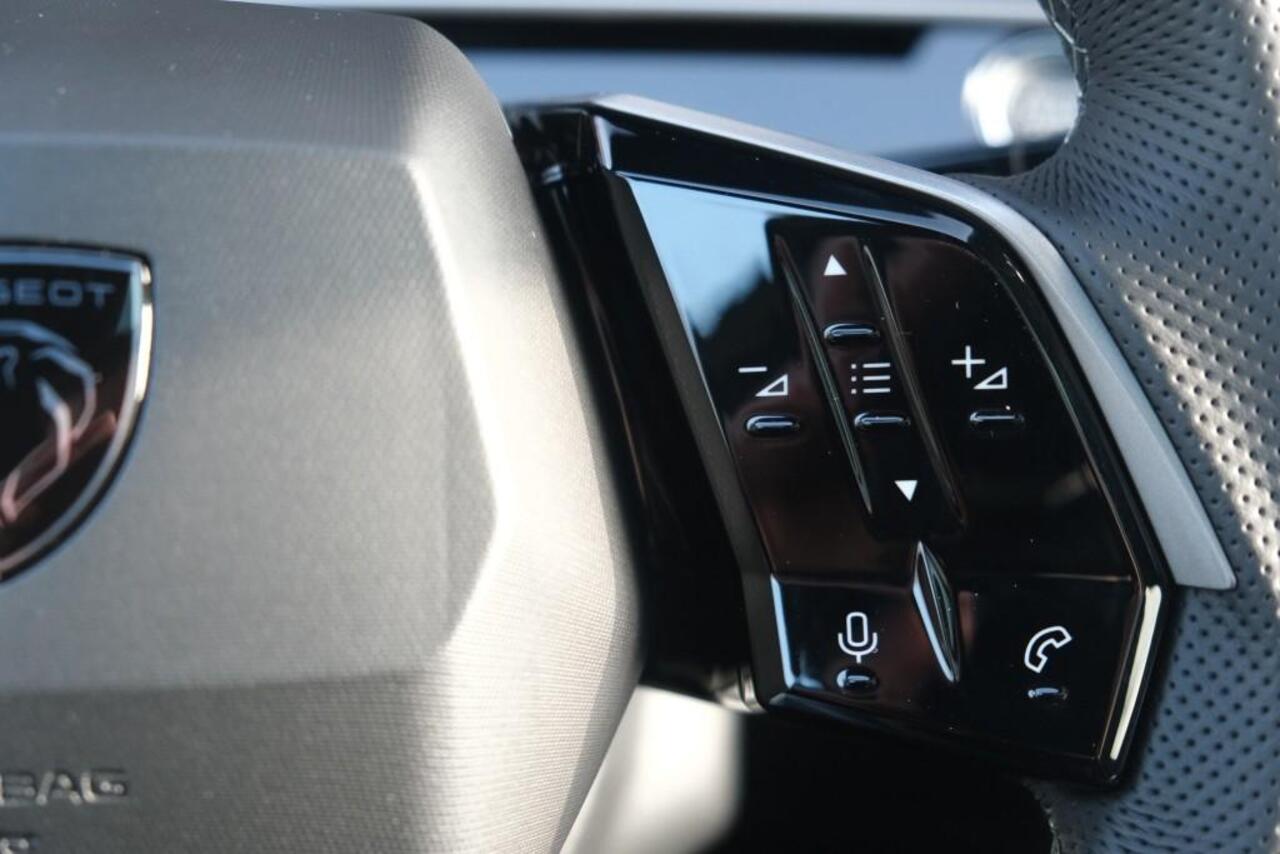 Peugeot 3008 1.2 Hybrid 145pk e-DCS6 GT | Navi | App Connect | Adaptive Cruise | Camera | Panoramadak | FOCAL® Audio | Elektrische Achterklep | Winter Pakket