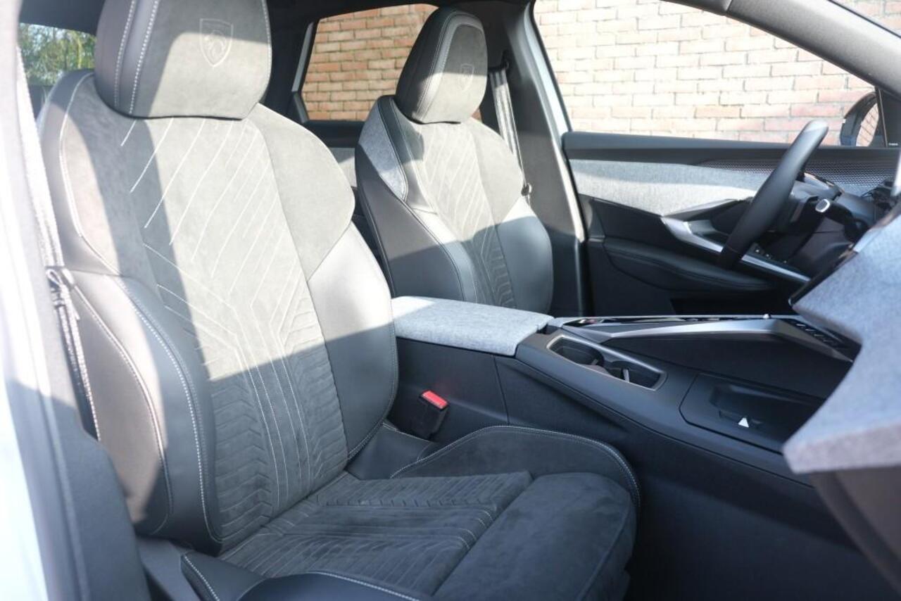 Peugeot 3008 1.2 Hybrid 145pk e-DCS6 GT | Navi | App Connect | Adaptive Cruise | Camera | Panoramadak | FOCAL® Audio | Elektrische Achterklep | Winter Pakket