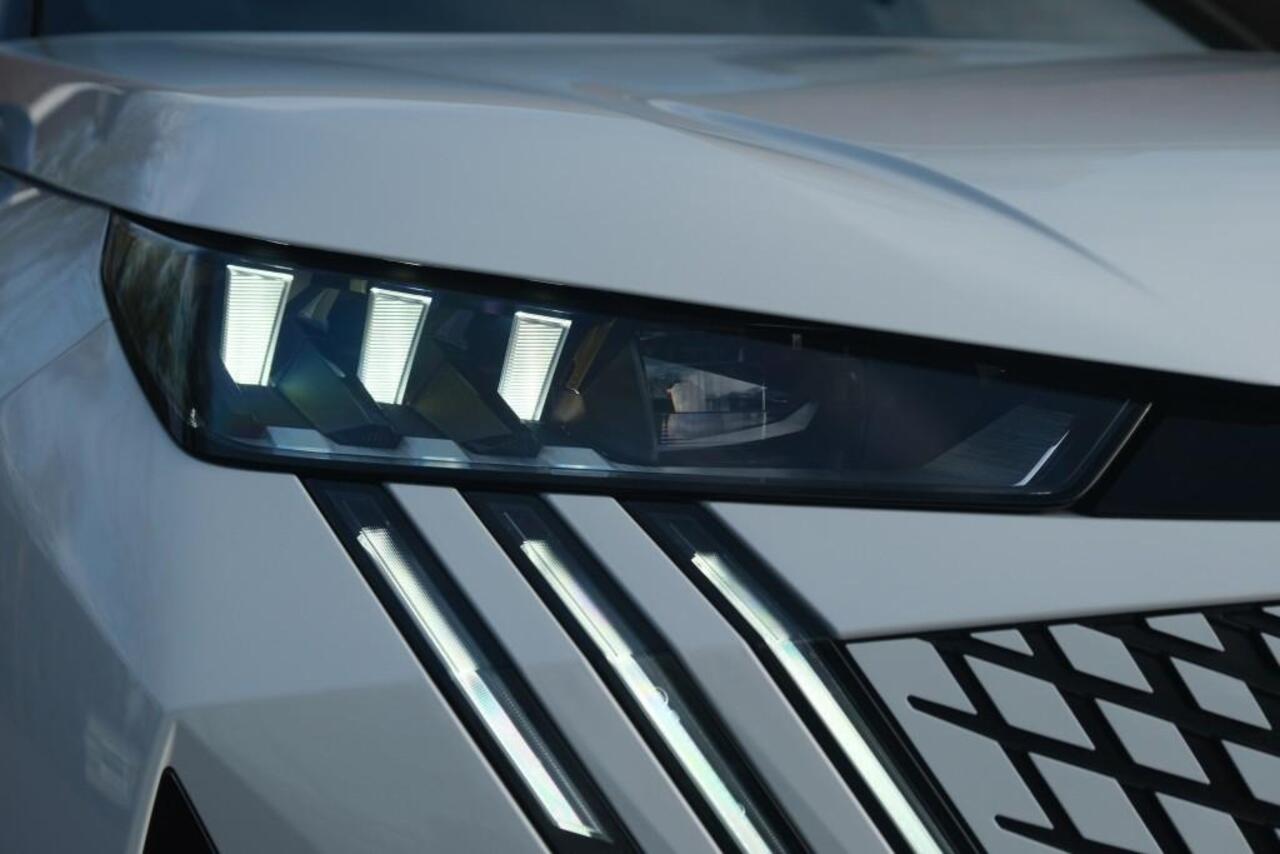 Peugeot 3008 1.2 Hybrid 145pk e-DCS6 GT | Navi | App Connect | Adaptive Cruise | Camera | Panoramadak | FOCAL® Audio | Elektrische Achterklep | Winter Pakket