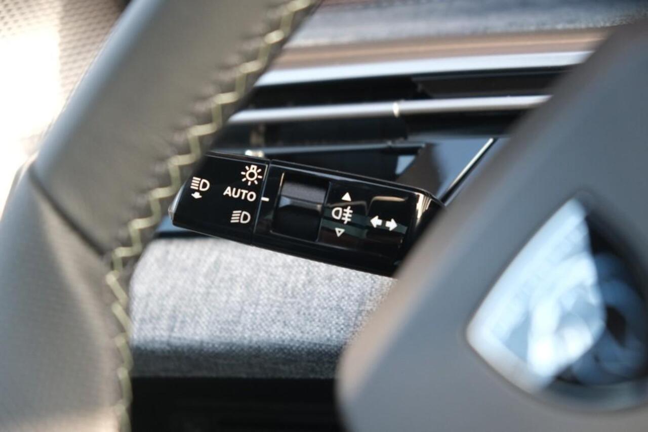 Peugeot 3008 1.2 Hybrid 145pk e-DCS6 GT | Navi | App Connect | Adaptive Cruise | Camera | Panoramadak | FOCAL® Audio | Elektrische Achterklep | Winter Pakket