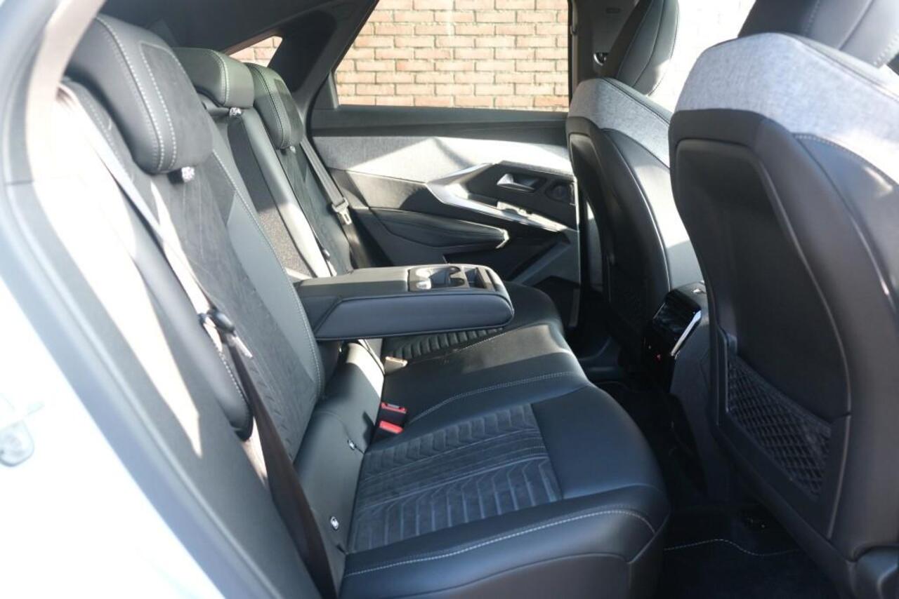 Peugeot 3008 1.2 Hybrid 145pk e-DCS6 GT | Navi | App Connect | Adaptive Cruise | Camera | Panoramadak | FOCAL® Audio | Elektrische Achterklep | Winter Pakket