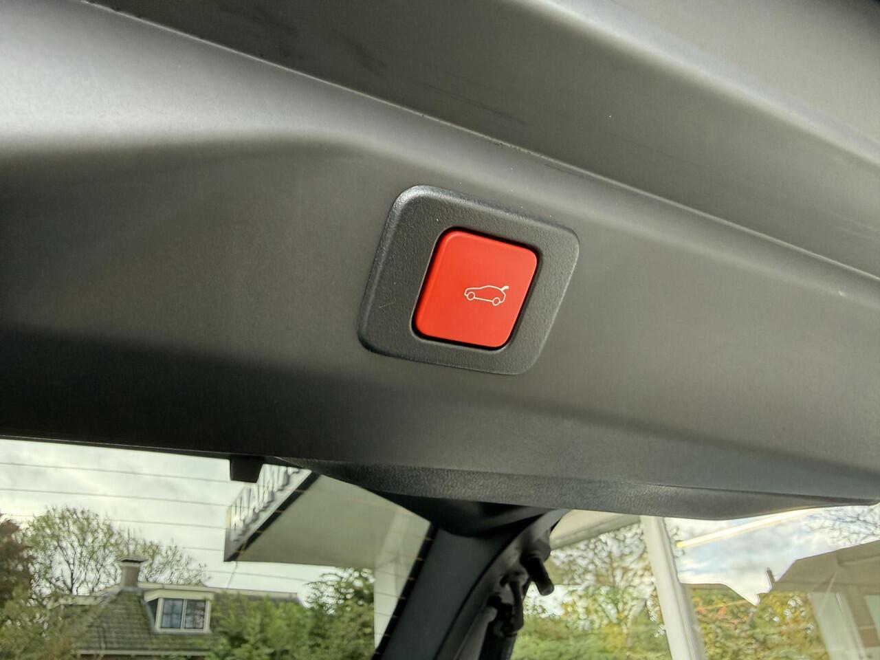 Peugeot 3008 1.2 Hybrid 145 GT | Stoel & Stuur Verwarming | Elektrische Achterklep | Navigatie | Adaptive Cruise Control | Apple Car Play/Android Auto |