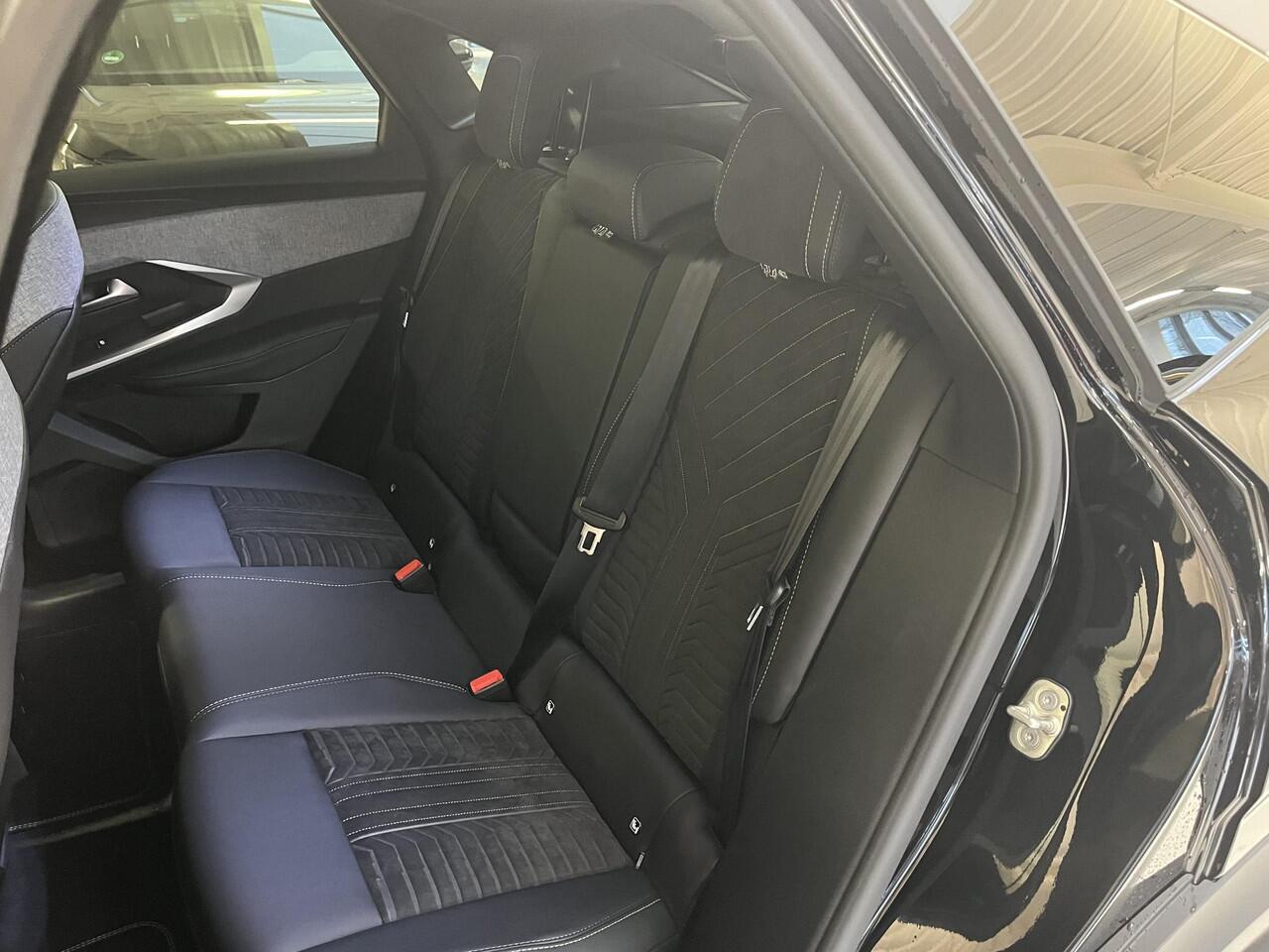 Peugeot 3008 1.6 plug-in Hybrid 195 GT alcantara executive interior, on board charger 7.4KW, 360 vision & drive Assist Pack GT Panoramisch schuifdak