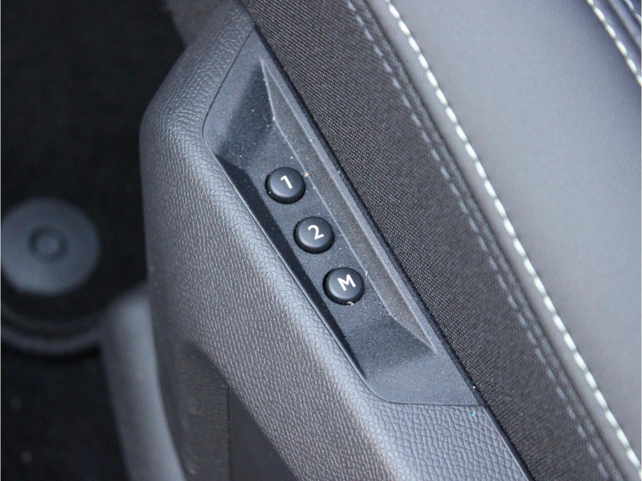 Peugeot 3008 e-3008 Launch Edition 325pk Dual Motor 73 kWh | Camera/Leder/4WD/Focal