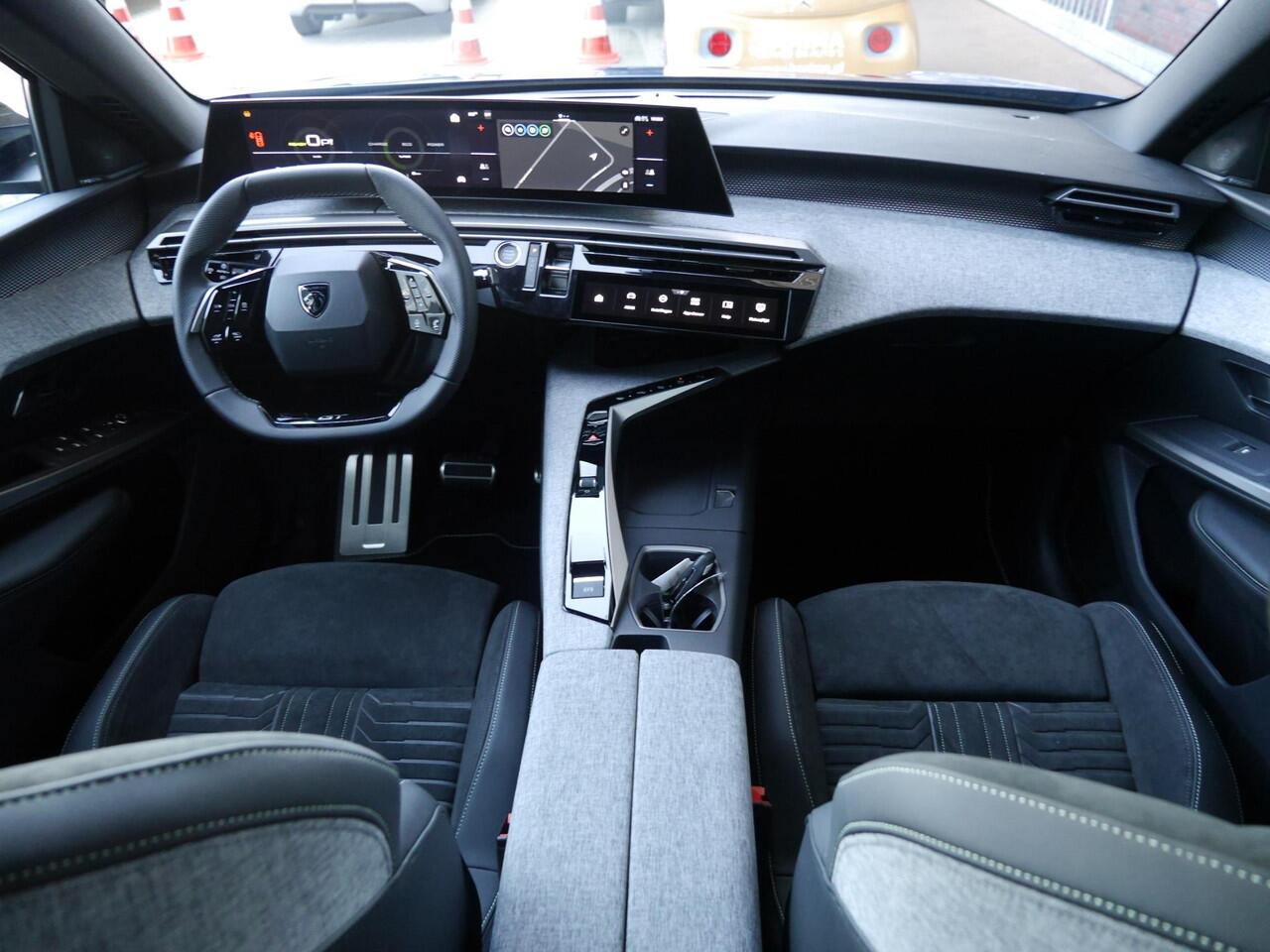 Peugeot 3008 e-3008 Launch Edition 325 Dual Motor 73 kWh | NIEUW | 325PK | 4WD | 1350KG Trekgewicht | Uit voorraad leverbaar! | Panorama dak | Alcantara pakket | 360 ° Camera | FOCAL Hi-Fi | ACC | Matrix LED