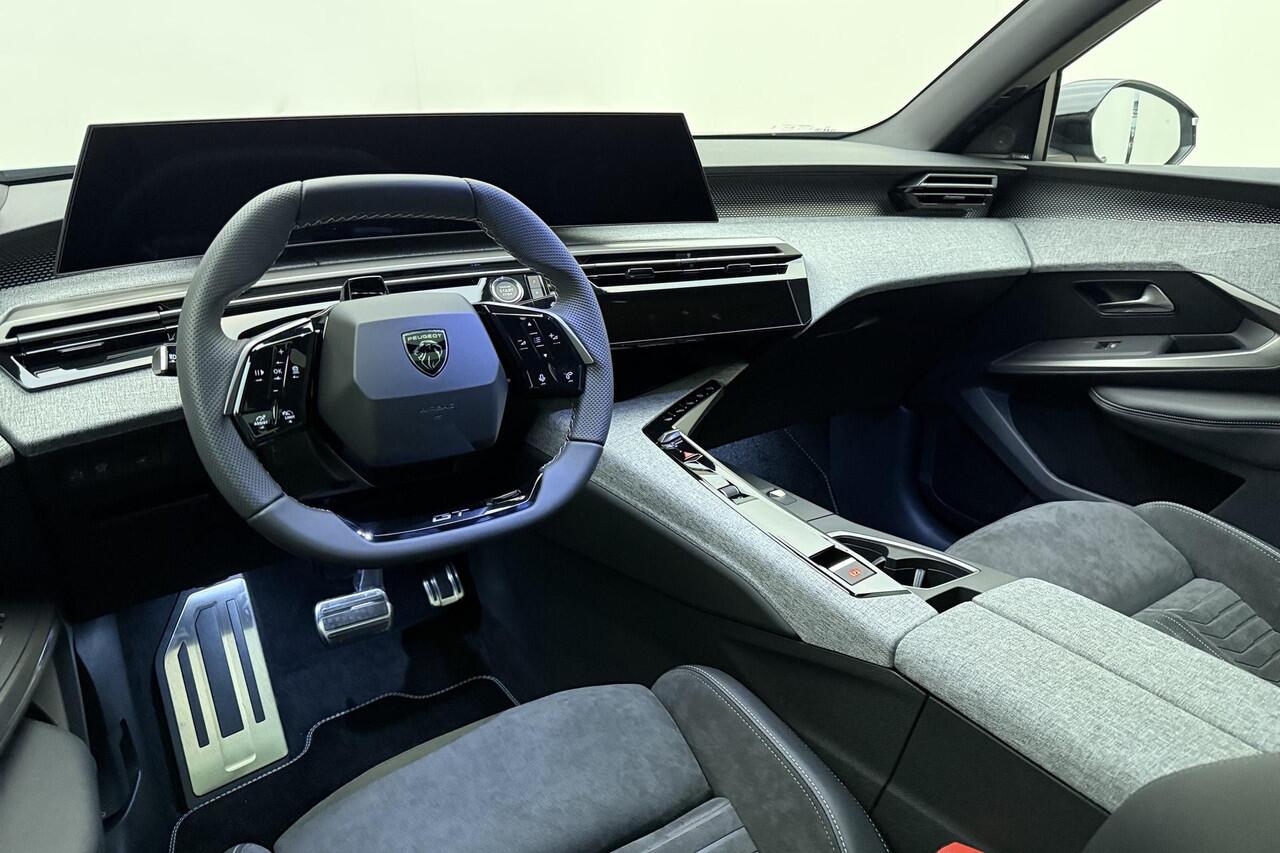 Peugeot 3008 e-3008 GT Long Range 97 kWh 230 Pk | OP VOORRAAD | UNIEK | WLTP 680 Actieradius | Trekhaak | Panoramisch Schuif/Kantel Dak | Alcantara Executive Interior