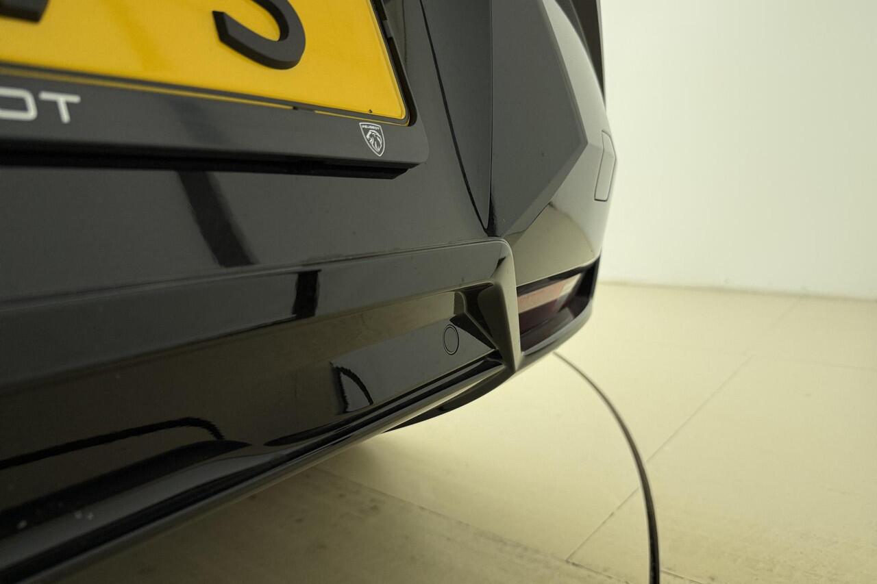 Peugeot 3008 e-3008 GT Long Range 97 kWh 230 Pk | OP VOORRAAD | UNIEK | WLTP 680 Actieradius | Trekhaak | Panoramisch Schuif/Kantel Dak | Alcantara Executive Interior