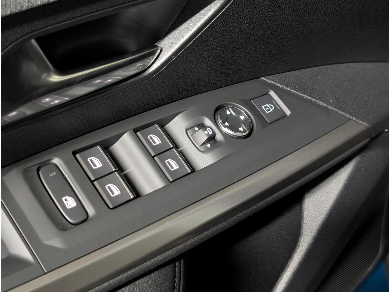 Peugeot 3008 e-3008 Launch Edition EV Dual Motor 73kWh 325pk | SCHUIF/KANTELDAK | NAVI | 360° CAMERA | FOCAL® HI-FI | ELEKTR. A. KLEP | STUUR + STOELVERW. | AGR-STOEL |