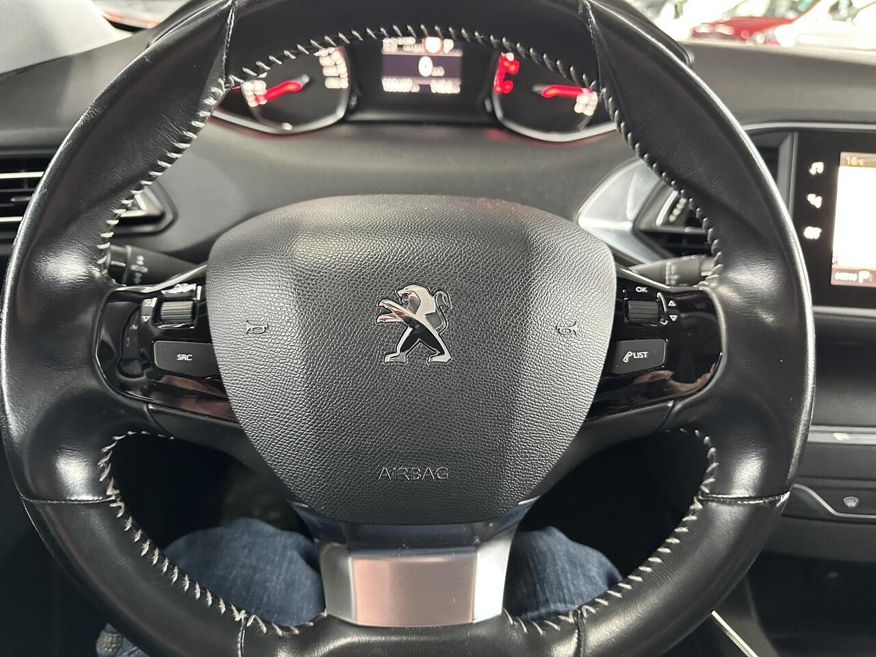 Peugeot 308 SW 1.2 PureTech Blue Lease Premium Automaat | Pano | Trekhaak | Carplay | NAP