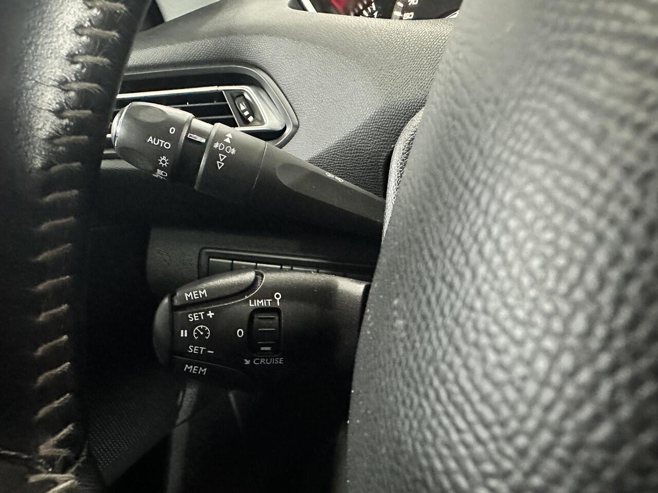 Peugeot 308 SW 1.2 PureTech Blue Lease Premium Automaat | Pano | Trekhaak | Carplay | NAP