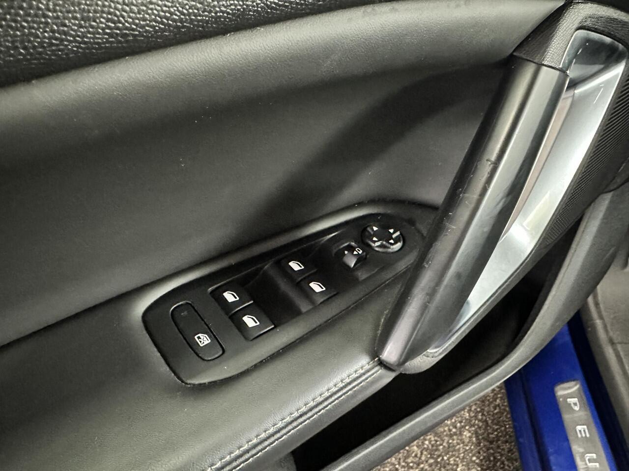 Peugeot 308 SW 1.2 PureTech Blue Lease Premium Automaat | Pano | Trekhaak | Carplay | NAP