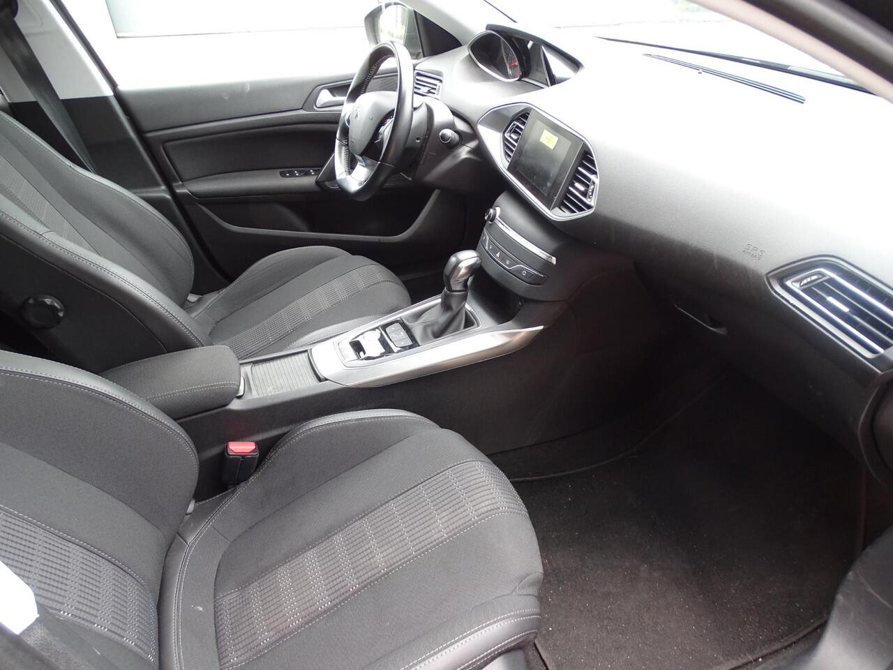 Peugeot 308 1.2 PureTech Allure AUTOMAAT| MULTIMEDIA| NAVIGATIE| AIRCO/ECC|CRUISECONTROL| PARKEERSENSOREN | NAVIGATIE | ACHTERUIT RIJ CAMERA | APPLE CAR PLAY |