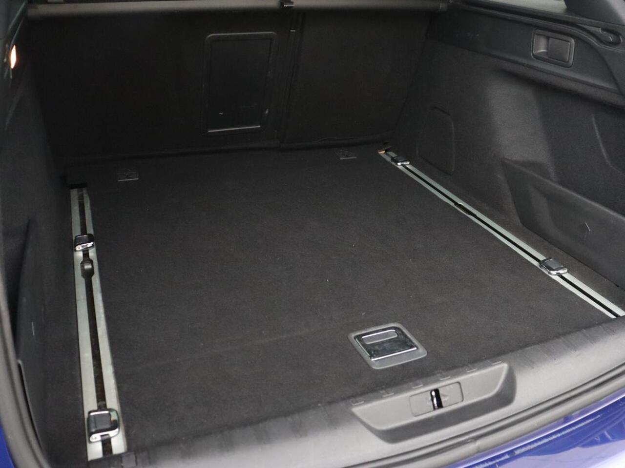 Peugeot 308 1.2 PureTech GT-line | Panoramadak | Trekhaak | DENON HiFi | Camera | Carplay | Keyless | Full LED | Navigatie | Park Assist | Climate control | Cruise control