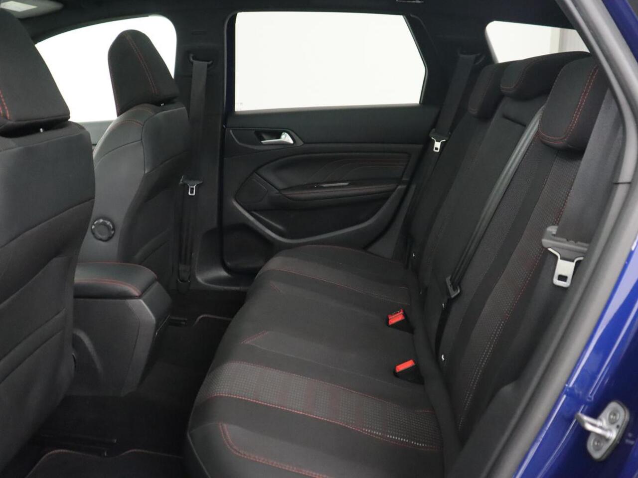 Peugeot 308 1.2 PureTech GT-line | Panoramadak | Trekhaak | DENON HiFi | Camera | Carplay | Keyless | Full LED | Navigatie | Park Assist | Climate control | Cruise control