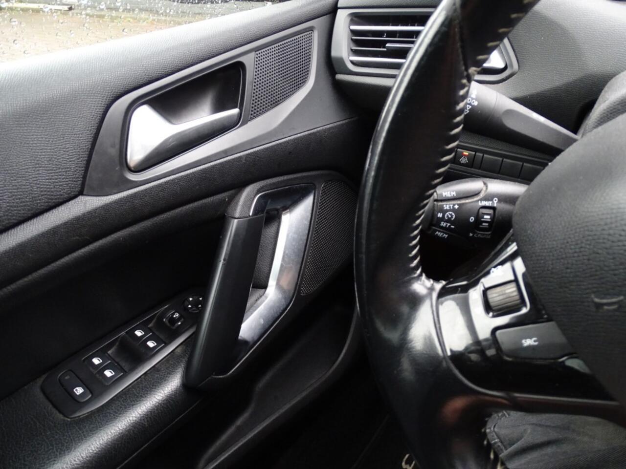 Peugeot 308 1.2 PT BLUE L. PR 130 Pk-Leer-Clima-Navi-Blth-Media-Trkh