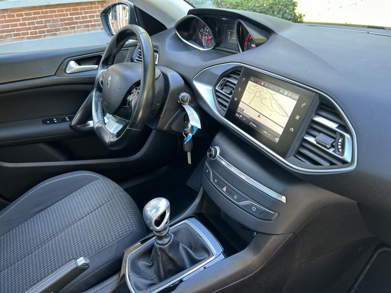 Peugeot 308 1.2 PT Blue L. Ex Panodak, Navi, LMV, Carplay