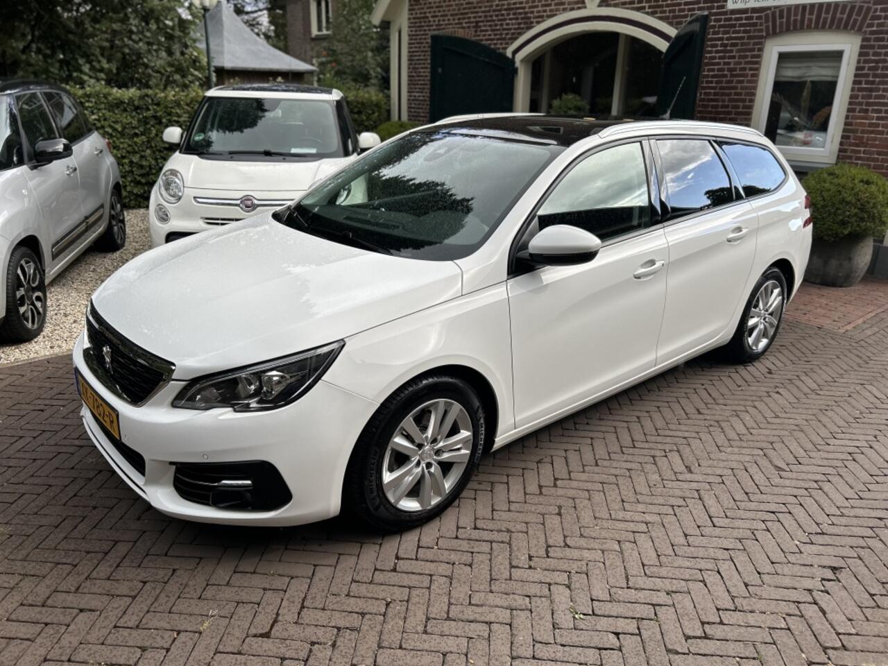 Peugeot 308 1.2 PT Blue L. Ex Panodak, Navi, LMV, Carplay