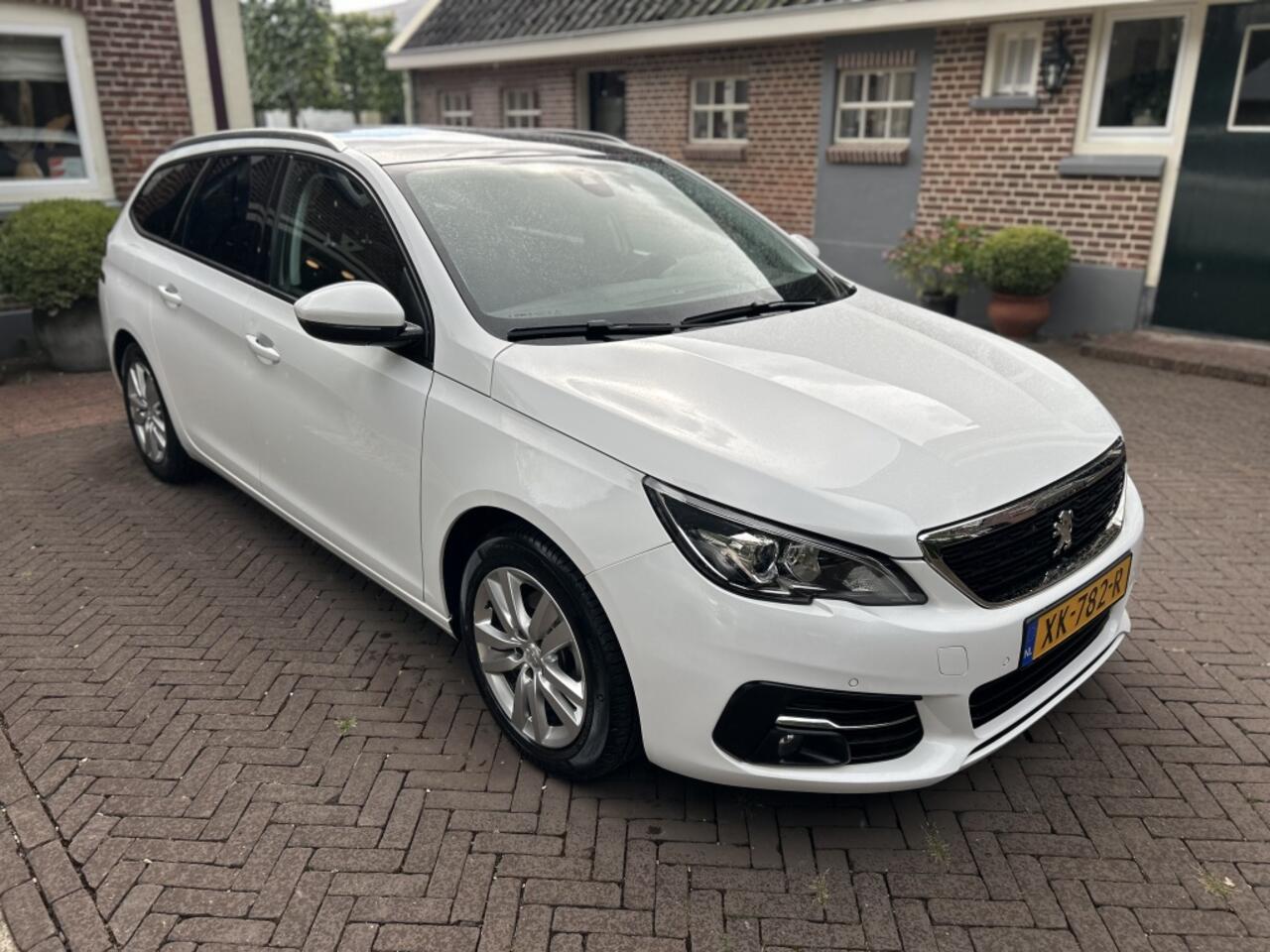 Peugeot 308 1.2 PT Blue L. Ex Panodak, Navi, LMV, Carplay