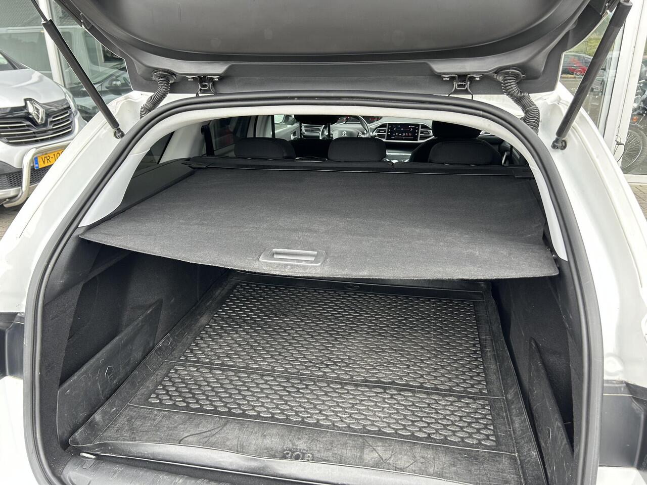 Peugeot 308 SW 1.2 PureTech Blue Lease airco/cruise control/navigatie/100% dealer onderhouden