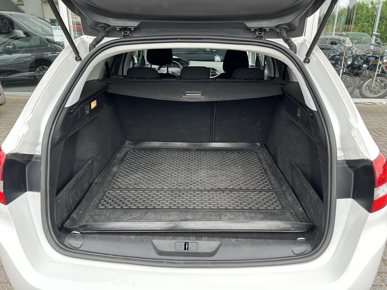 Peugeot 308 SW 1.2 PureTech Blue Lease airco/cruise control/navigatie/100% dealer onderhouden