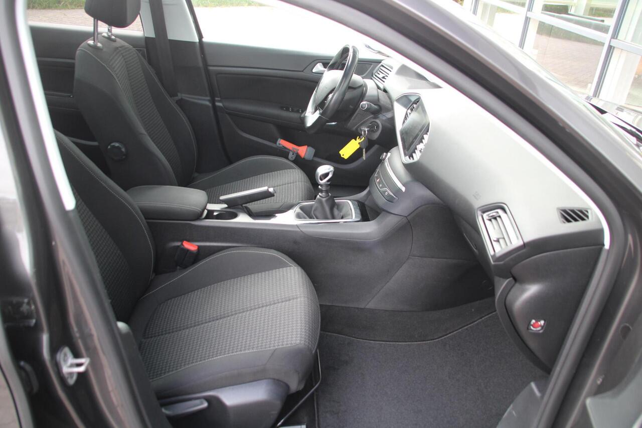 Peugeot 308 SW 1.2 PureTech 110pk Blue Lease Executive Airco Navi Panoramadak Trekhaak