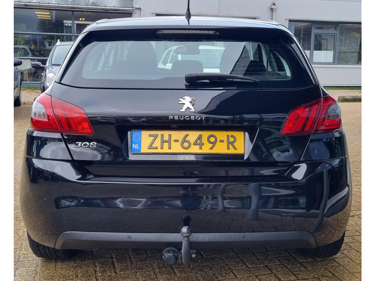 Peugeot 308 1.2 PureTech Blue Lease 110PK | NL AUTO | Trekhaak | Nette Staat | Achteruitrijcamera | Cruise Control | Airco |