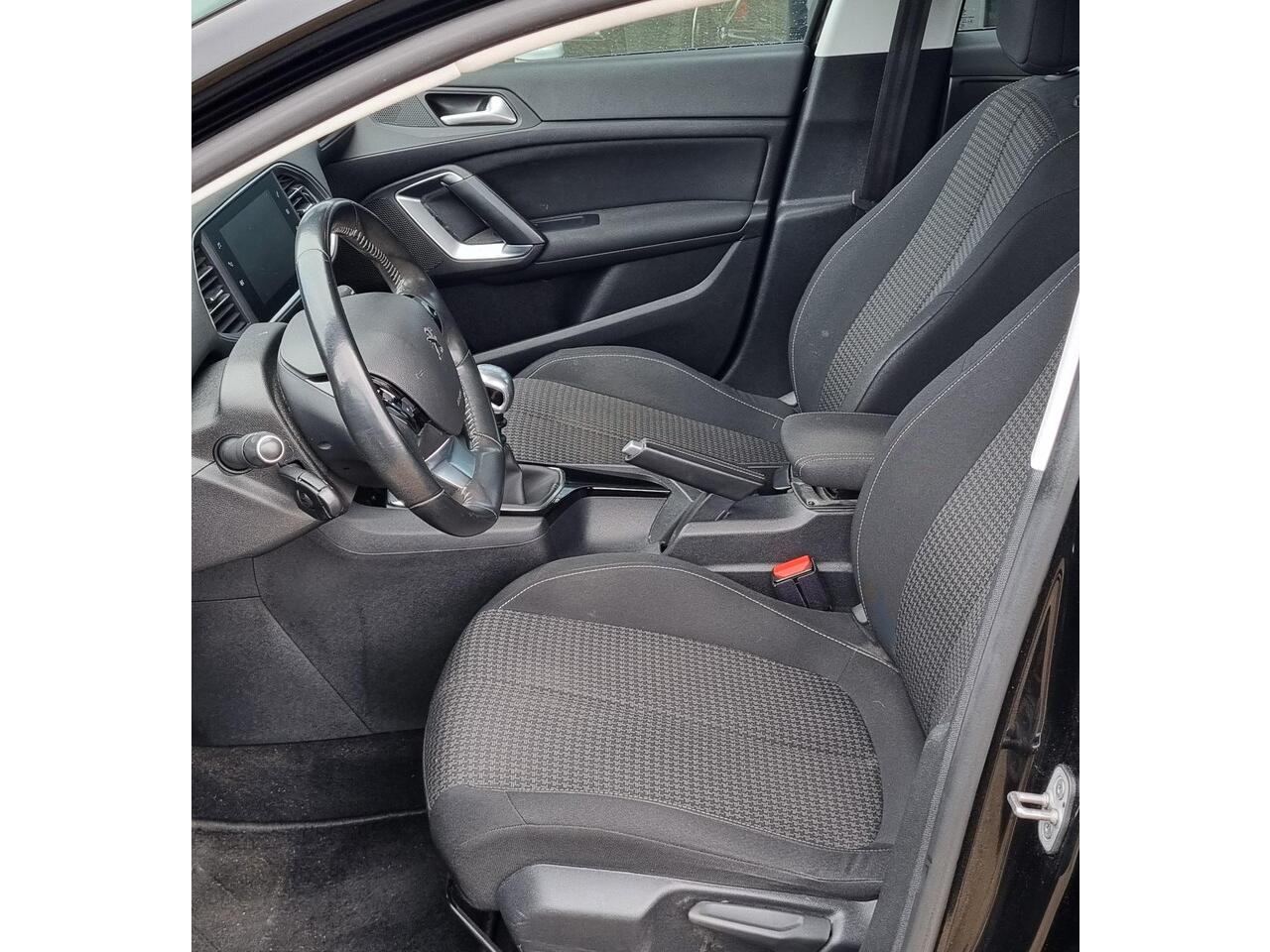 Peugeot 308 1.2 PureTech Blue Lease 110PK | NL AUTO | Trekhaak | Nette Staat | Achteruitrijcamera | Cruise Control | Airco |