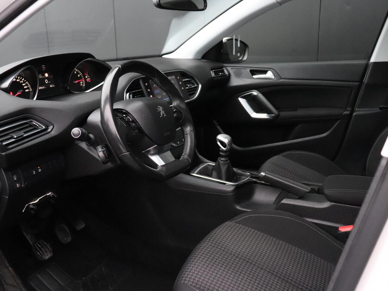 Peugeot 308 1.2 PureTech Blue Lease Executive Avantage | PANO | PDC | CRUISE | NAVI | APPLE CARPLAY |