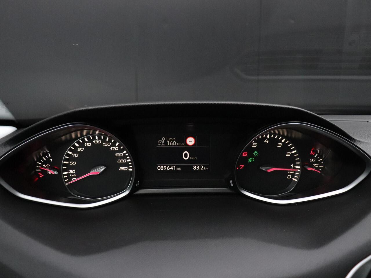 Peugeot 308 1.2 PureTech Blue Lease Executive Avantage | PANO | PDC | CRUISE | NAVI | APPLE CARPLAY |