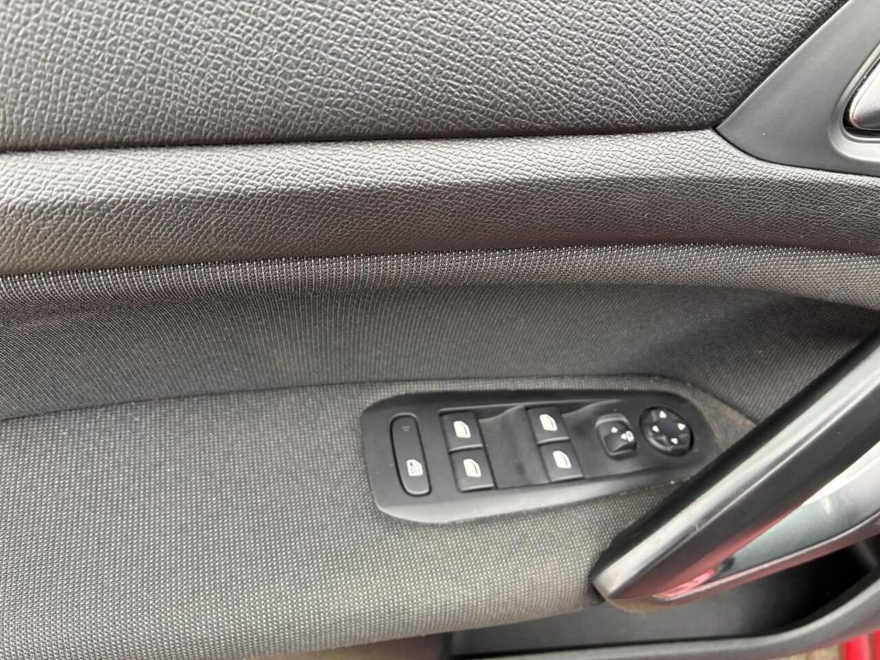 Peugeot 308 308Sw Allure, navi, pdc V+A, 130Pk 1.2 PureTech Allure