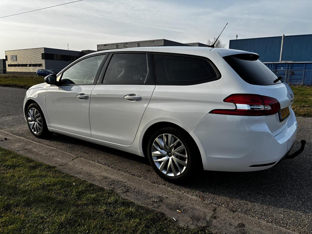 Peugeot 308 SW 1.2 PureTech Blue Lease Active NAP|LEDEREN BEKLEDING|TREKHAAK|NAVI|CRUISE