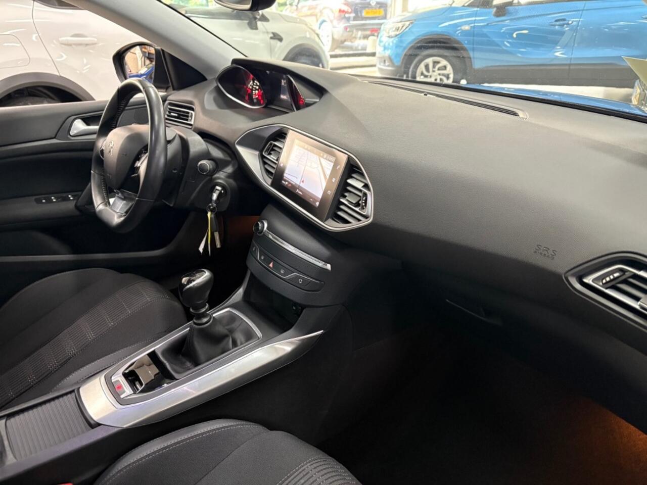 Peugeot 308 SW 1.2 Panorama Dak Trekhaak PDC Cam Navigatie LederStof