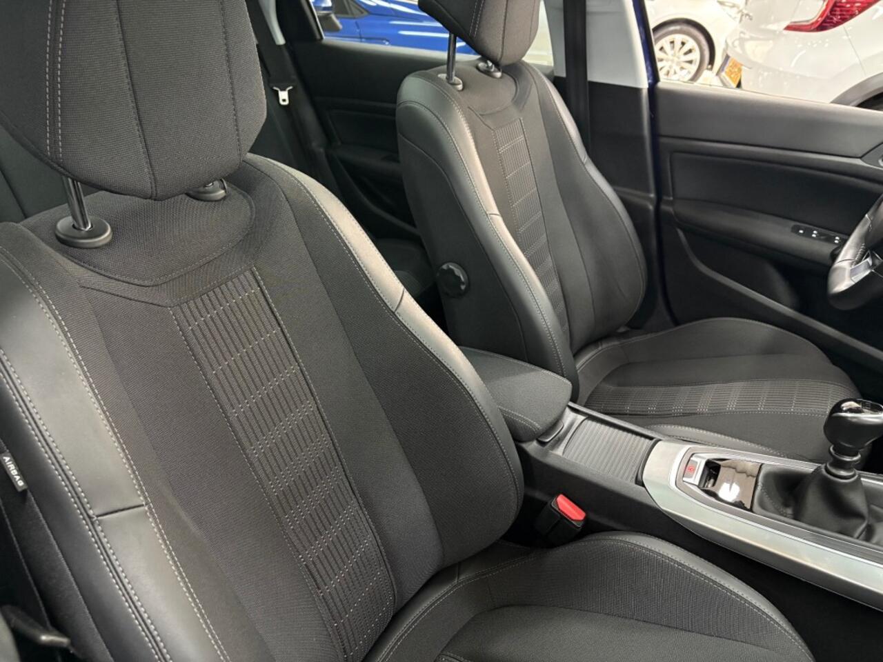 Peugeot 308 SW 1.2 Panorama Dak Trekhaak PDC Cam Navigatie LederStof