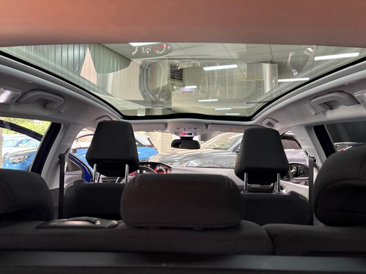 Peugeot 308 SW 1.2 Panorama Dak Trekhaak PDC Cam Navigatie LederStof