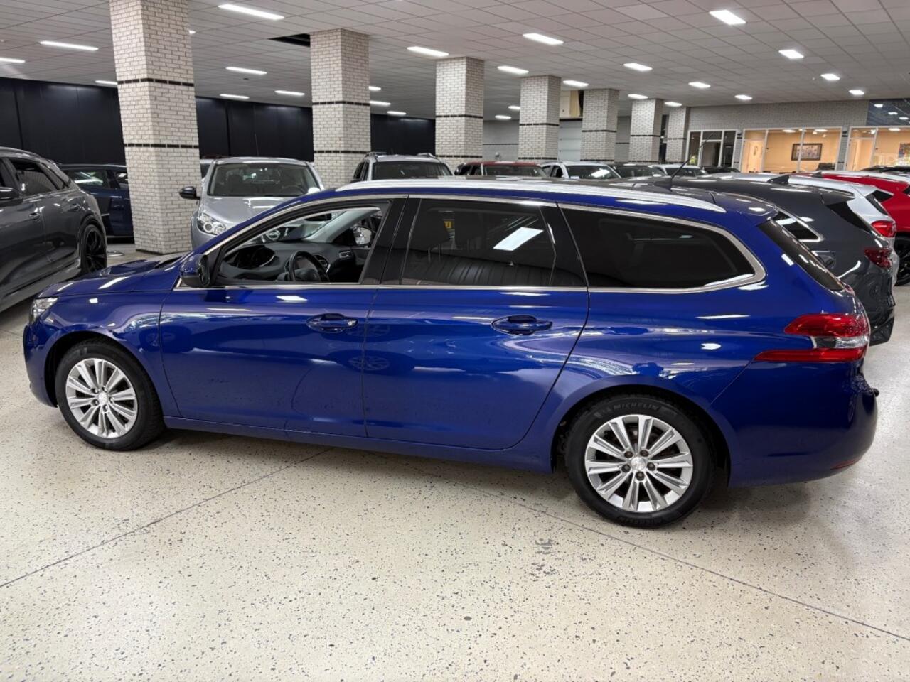 Peugeot 308 SW 1.2 Panorama Dak Trekhaak PDC Cam Navigatie LederStof