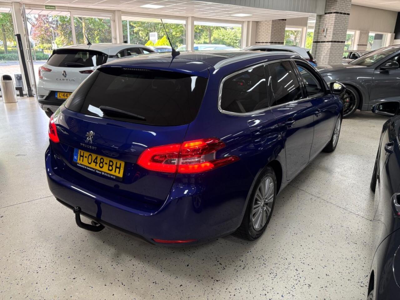 Peugeot 308 SW 1.2 Panorama Dak Trekhaak PDC Cam Navigatie LederStof