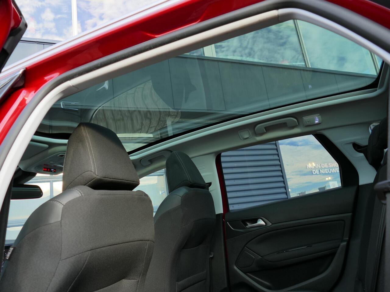 Peugeot 308 SW 1.2T Blue Lease Premium | Navigatie | Panorama dak | Stoelverwarming | Climate Control | Camera | Trekhaak | Massage