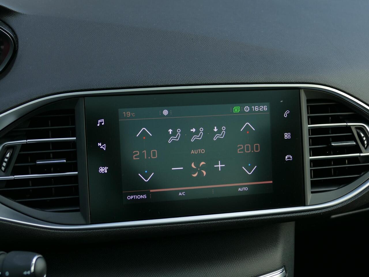 Peugeot 308 SW 1.2T Blue Lease Premium | Navigatie | Panorama dak | Stoelverwarming | Climate Control | Camera | Trekhaak | Massage