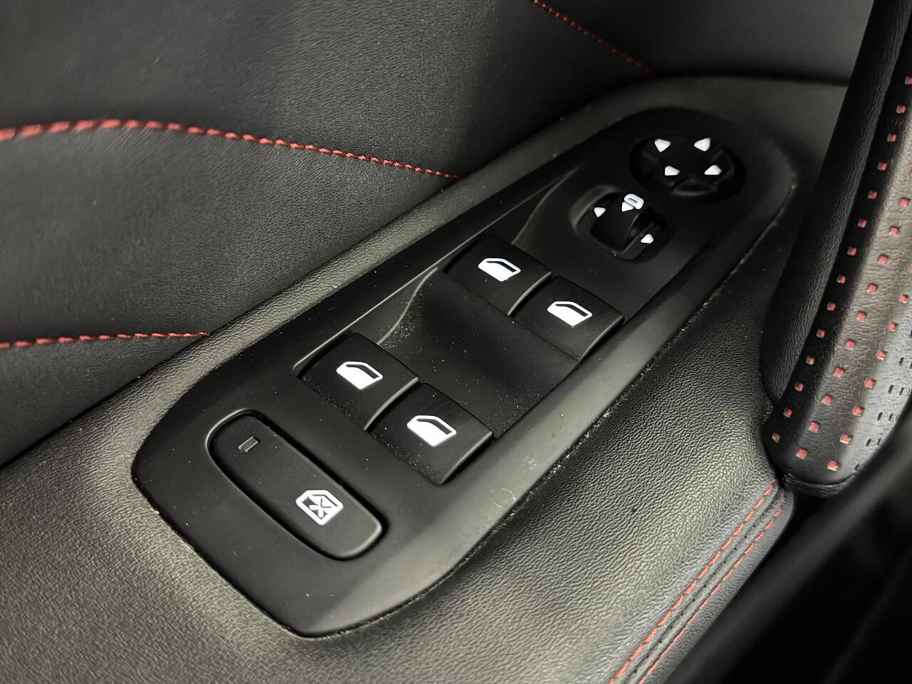 Peugeot 308 SW 1.5 BlueHDi Blue Lease GT-Line | Automaat | Denon HiFi geluidsysteem | Camera | Navi | Airco | Cruise | Pano dak | Carplay | ( Vestiging - Nieuwegein )