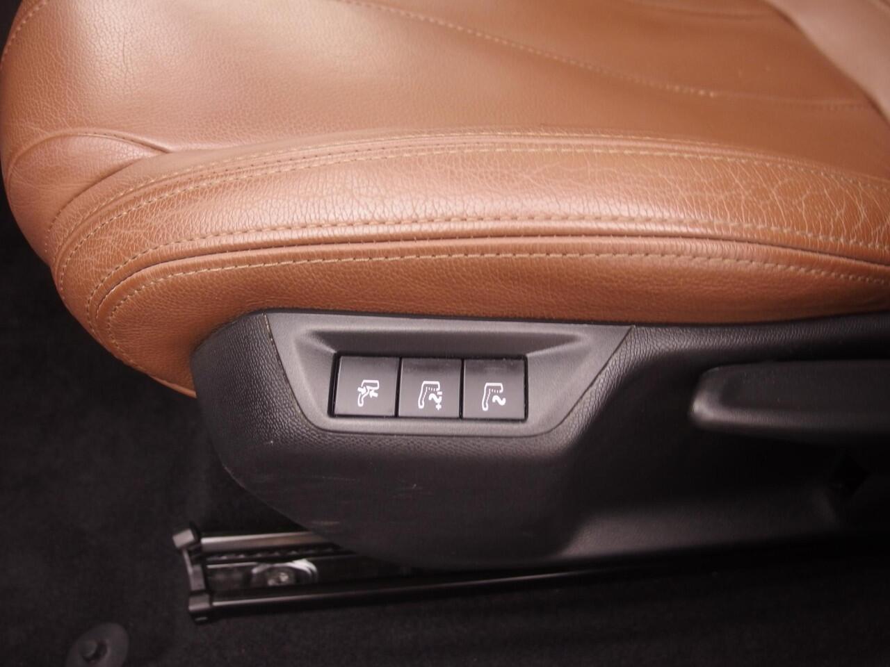 Peugeot 308 SW 1.2 PureTech Blue Lease Premium 131PK / DRIEM VV / PANORAMADAK / COGNAC LEDER / STOELVERW / CLIMA / CARPLAY / DAB+ / NAVI / NL-AUTO