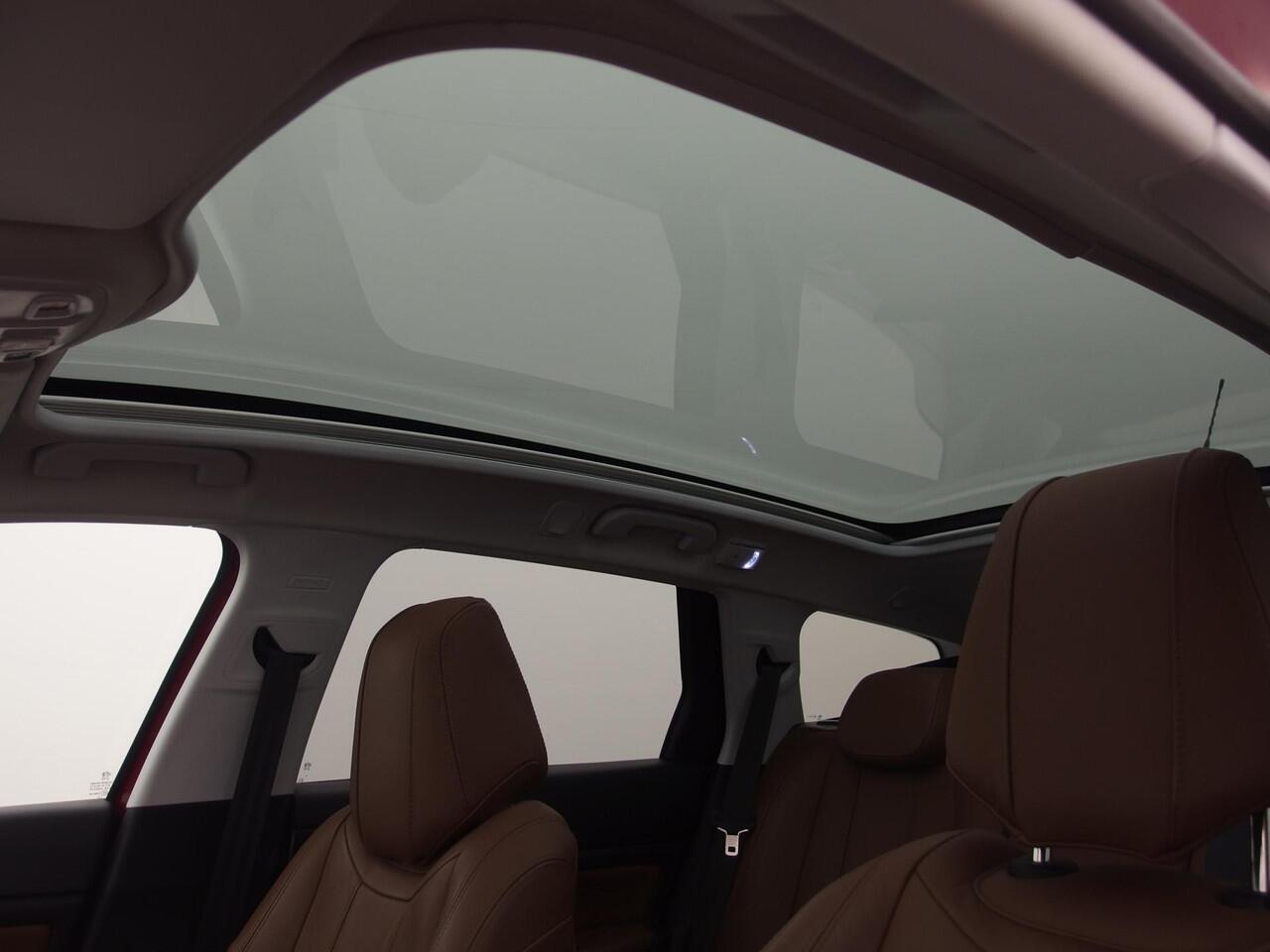 Peugeot 308 SW 1.2 PureTech Blue Lease Premium 131PK / DRIEM VV / PANORAMADAK / COGNAC LEDER / STOELVERW / CLIMA / CARPLAY / DAB+ / NAVI / NL-AUTO