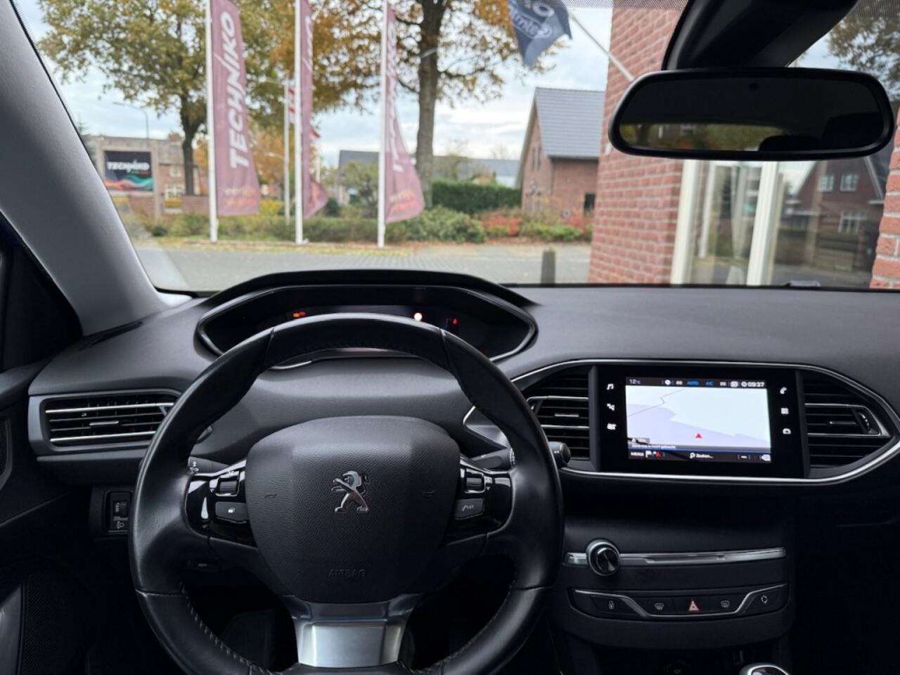 Peugeot 308 SW 1.2 PureT.Blue L. Allure TREKHAAK / DIGI DASH / CAMERA / PDC / L