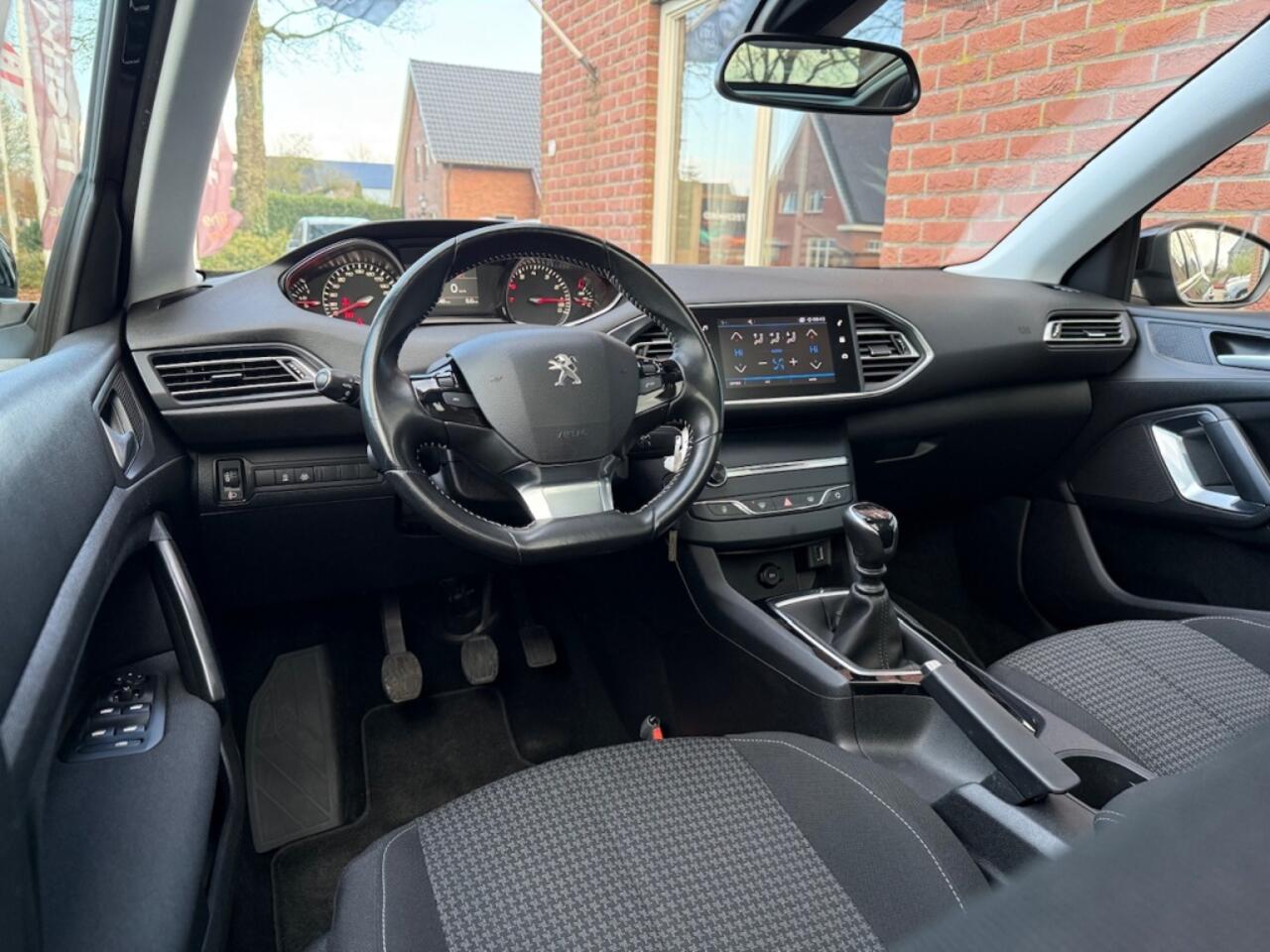 Peugeot 308 SW 1.2 PureT.Blue L. Ex PANO / CAMERA / D-RIEM V.V. / 6 BAK / LED /