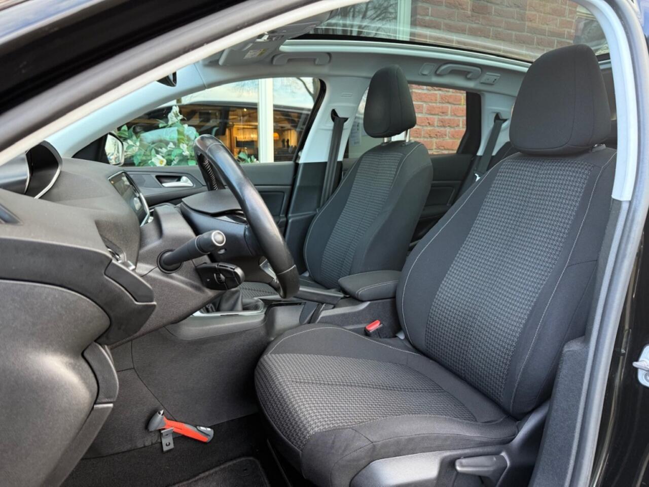 Peugeot 308 SW 1.2 PureT.Blue L. Ex PANO / CAMERA / D-RIEM V.V. / 6 BAK / LED /