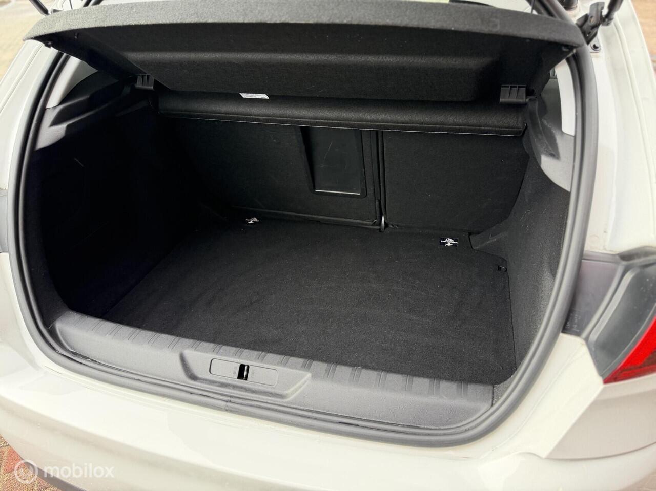 Peugeot 308 1.2 PureTech Blue Lease Executive APPLE CARPLAY!